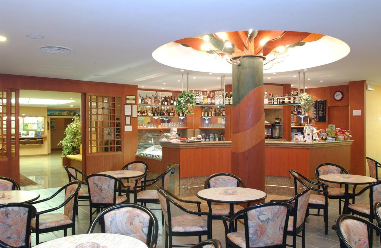 Hotel Florida ลีโมเนซุลการ์ดา ภายนอก รูปภาพ