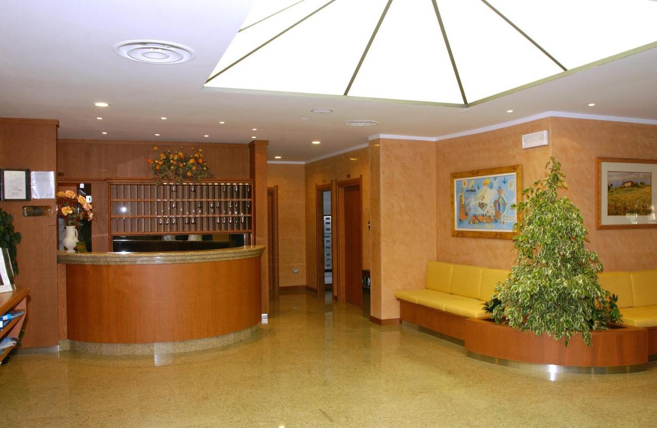 Hotel Florida ลีโมเนซุลการ์ดา ภายนอก รูปภาพ