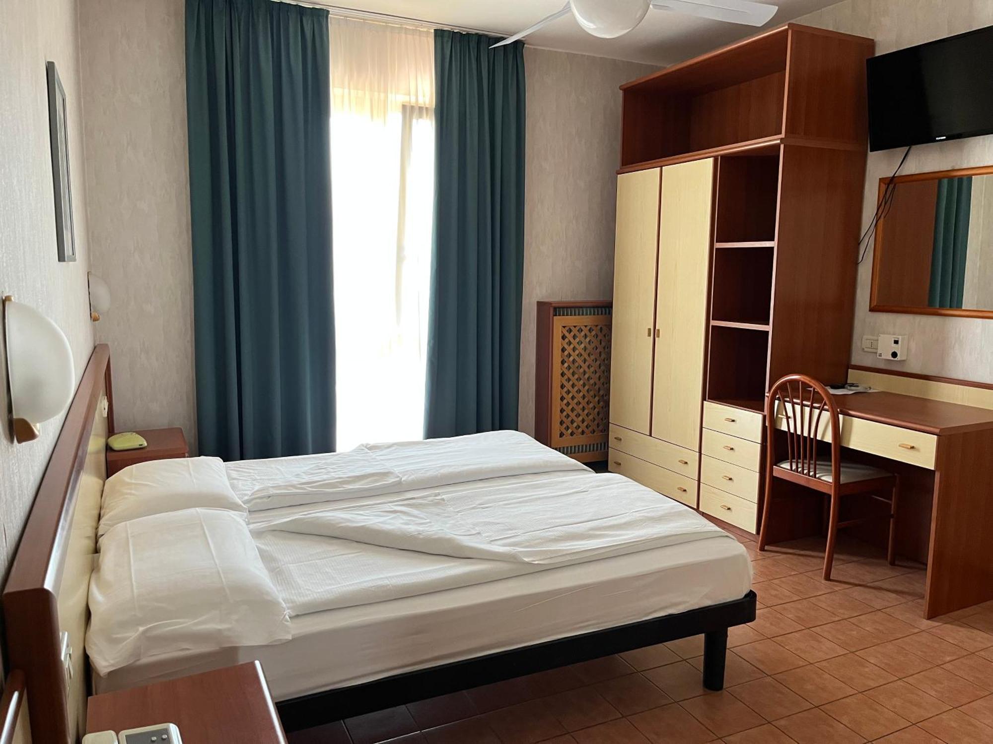 Hotel Florida ลีโมเนซุลการ์ดา ภายนอก รูปภาพ