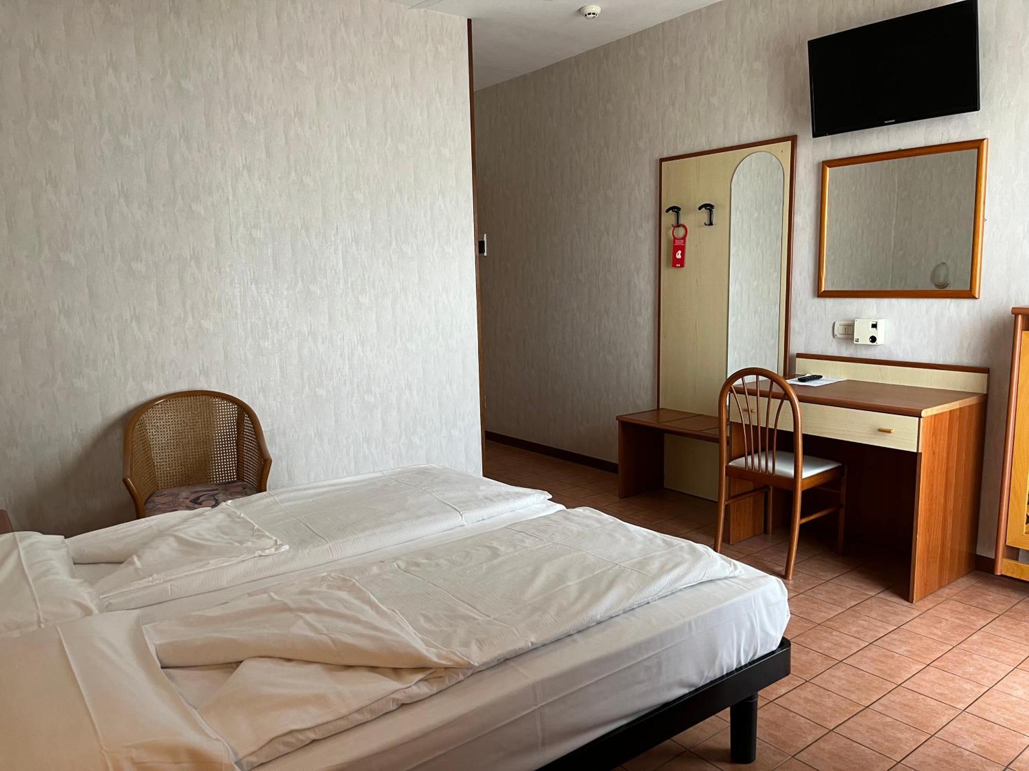 Hotel Florida ลีโมเนซุลการ์ดา ภายนอก รูปภาพ