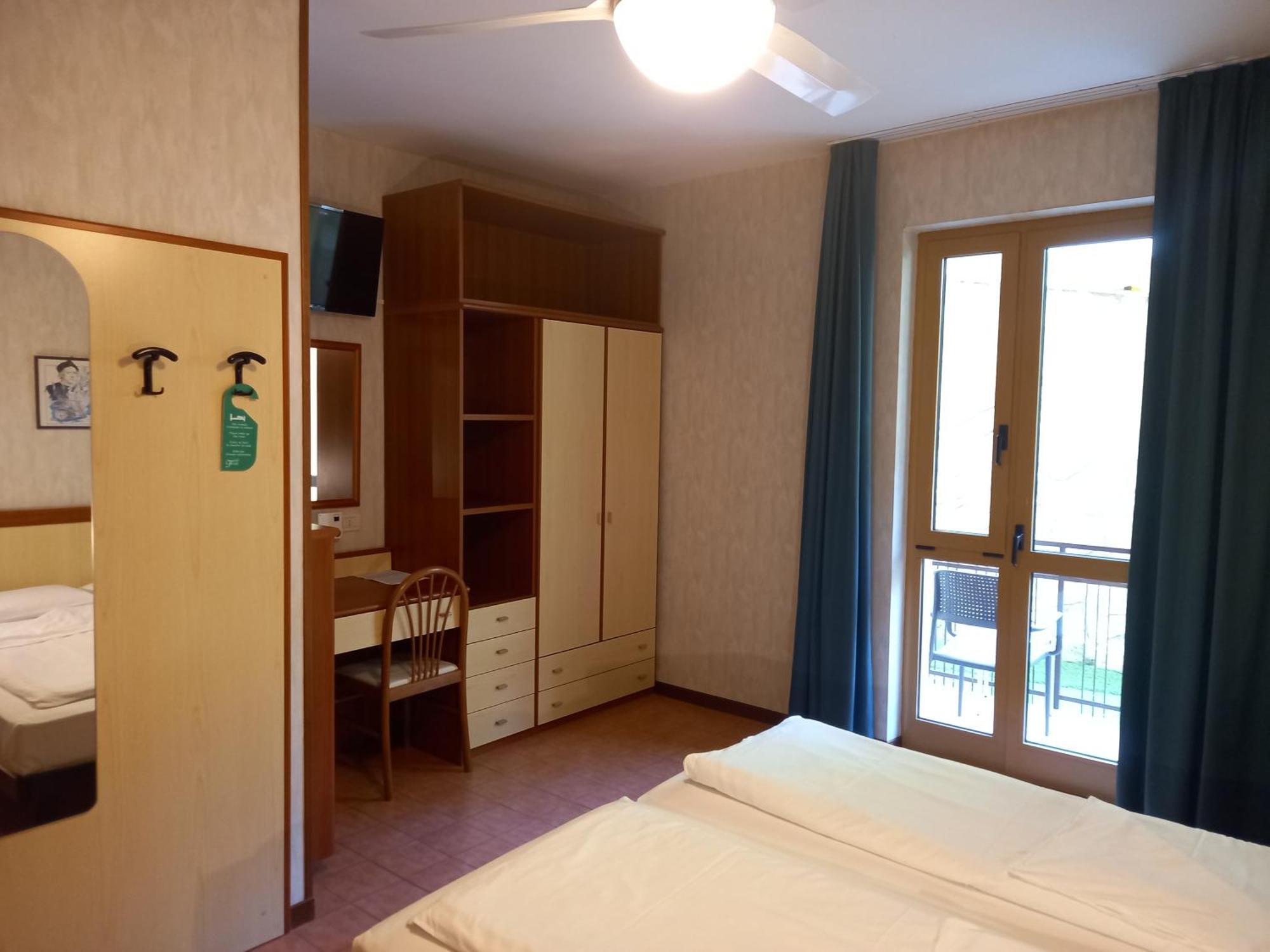 Hotel Florida ลีโมเนซุลการ์ดา ภายนอก รูปภาพ