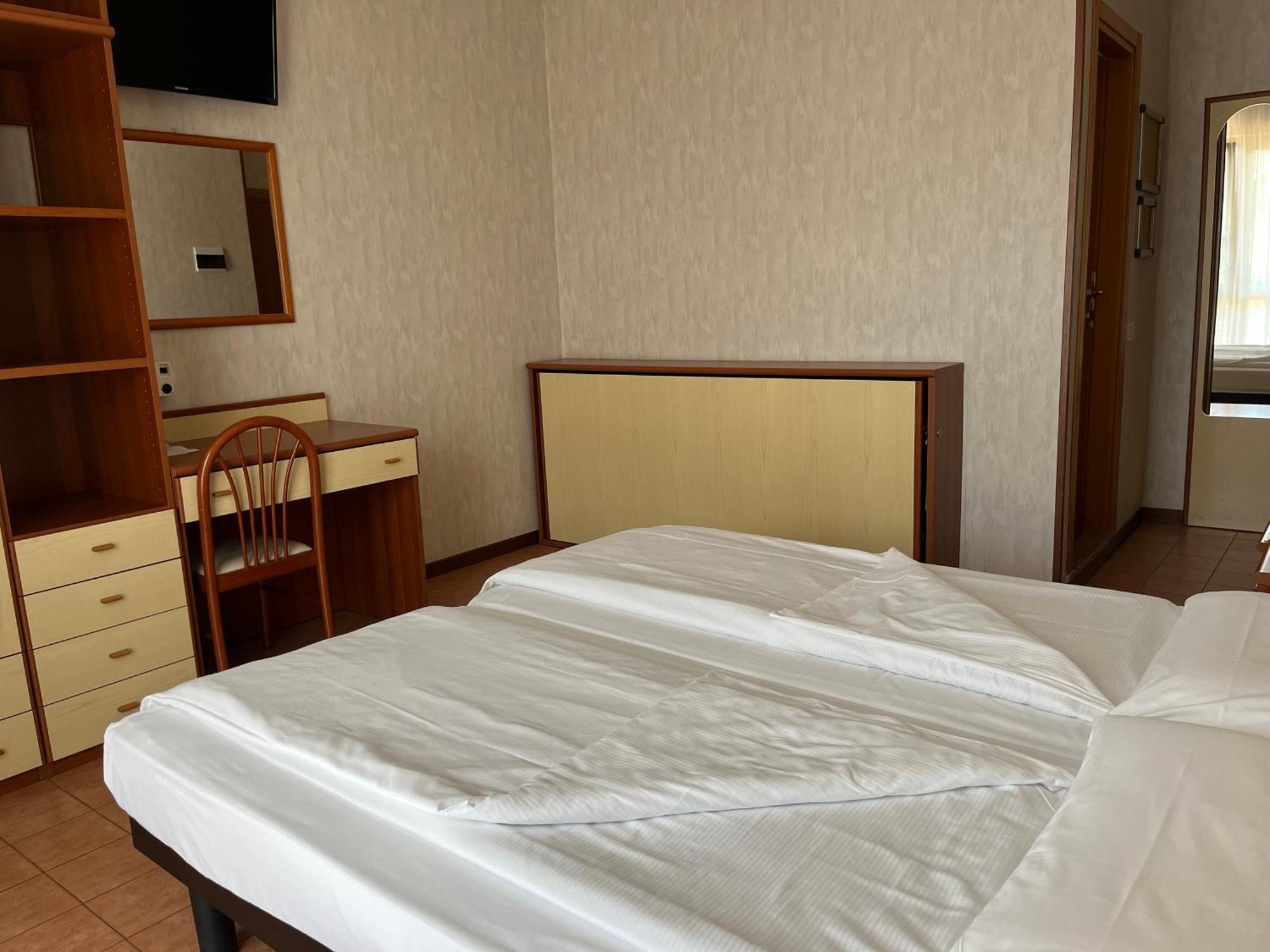 Hotel Florida ลีโมเนซุลการ์ดา ภายนอก รูปภาพ