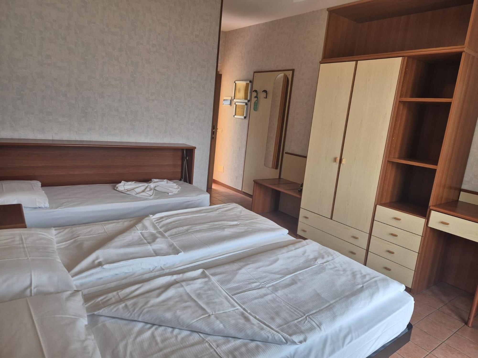 Hotel Florida ลีโมเนซุลการ์ดา ภายนอก รูปภาพ