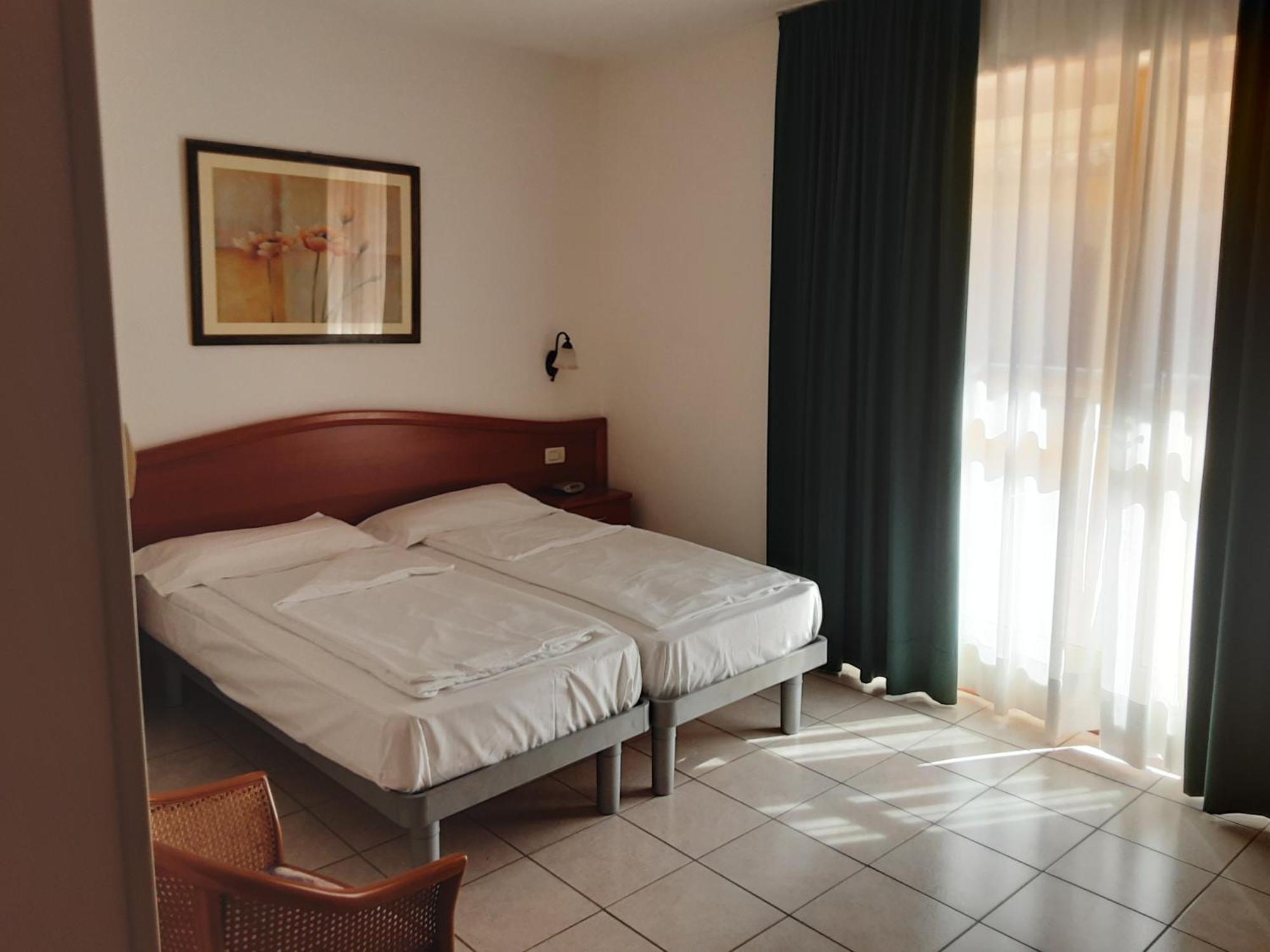 Hotel Florida ลีโมเนซุลการ์ดา ภายนอก รูปภาพ