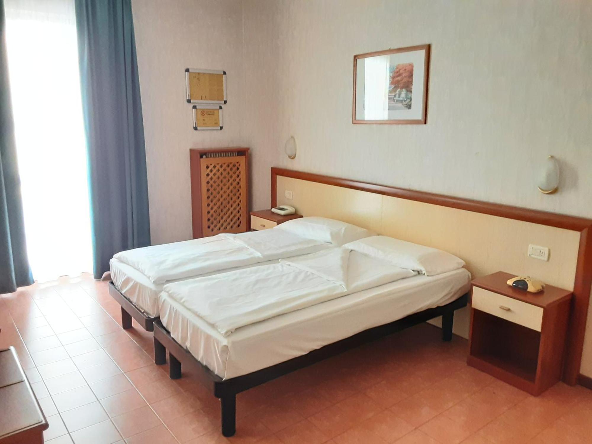 Hotel Florida ลีโมเนซุลการ์ดา ภายนอก รูปภาพ