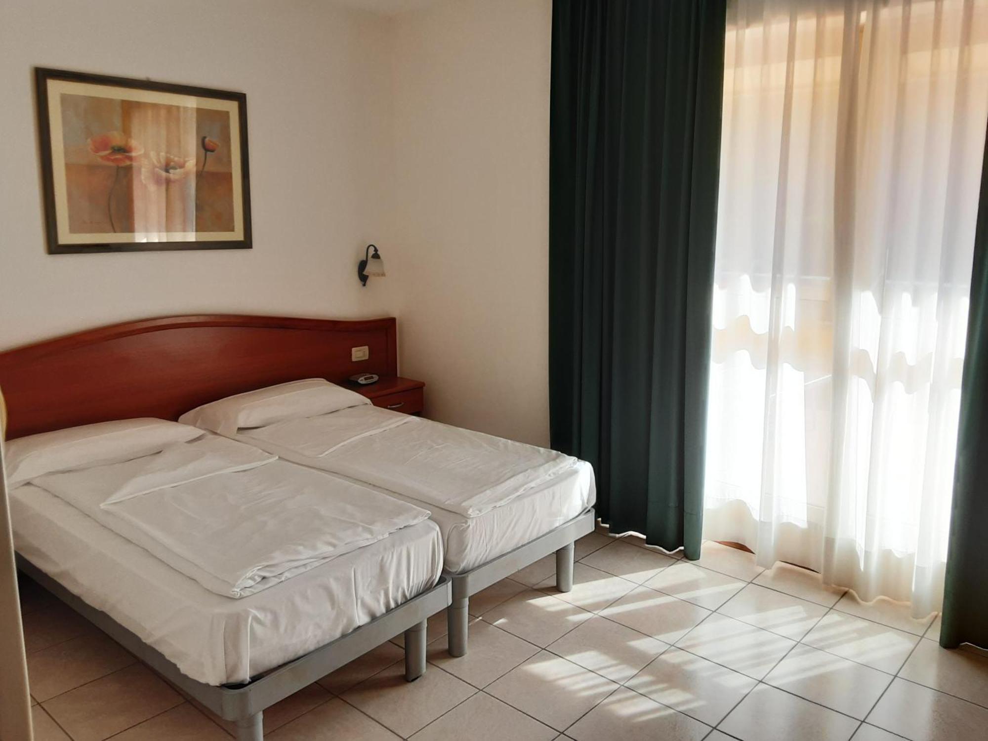 Hotel Florida ลีโมเนซุลการ์ดา ภายนอก รูปภาพ